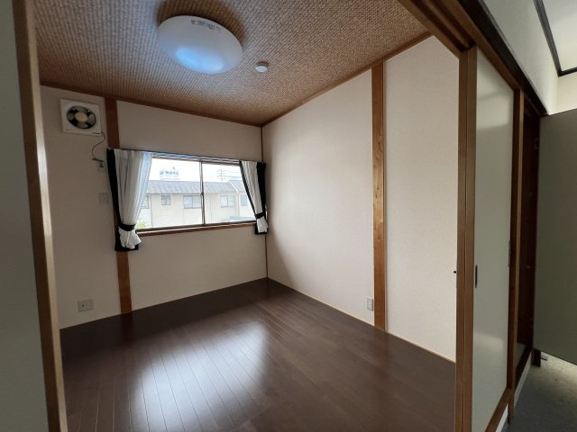 津山市林田町　貸店舗・事務所の洋室