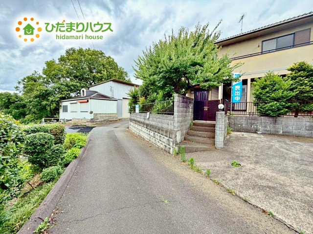 【前面道路含む現地写真】 | 石岡市行里川　中古戸建 | 前面道路は車通りが少なく、お車の運転が苦手な方でも安心です！