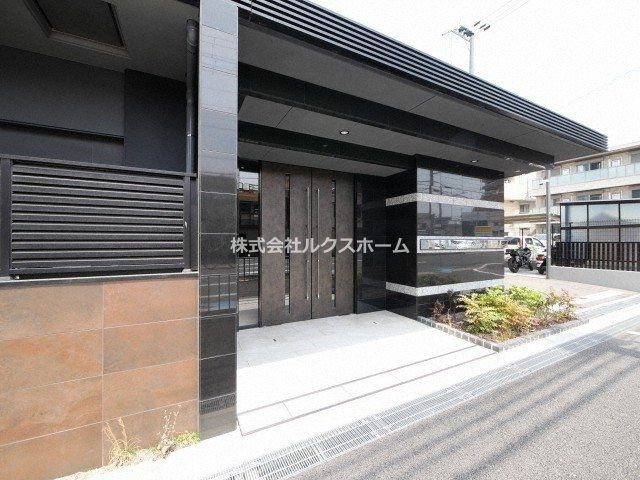 S-RESIDENCE千里丘のエントランス