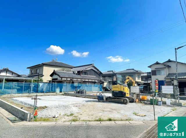 ★近江八幡市八幡町　新築一戸建ての外観|周辺は落ち着いた街並みの住宅地！子育てがしやすい住環境です！まだ未完成ですが、現地でしかわからない事もございます。是非一度ご覧ください。