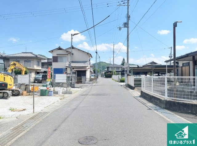 ★近江八幡市八幡町　新築一戸建ての前面道路含む現地写真|周辺は落ち着いた街並みの住宅地！子育てがしやすい住環境です！まだ未完成ですが、現地でしかわからない事もございます。是非一度ご覧ください。