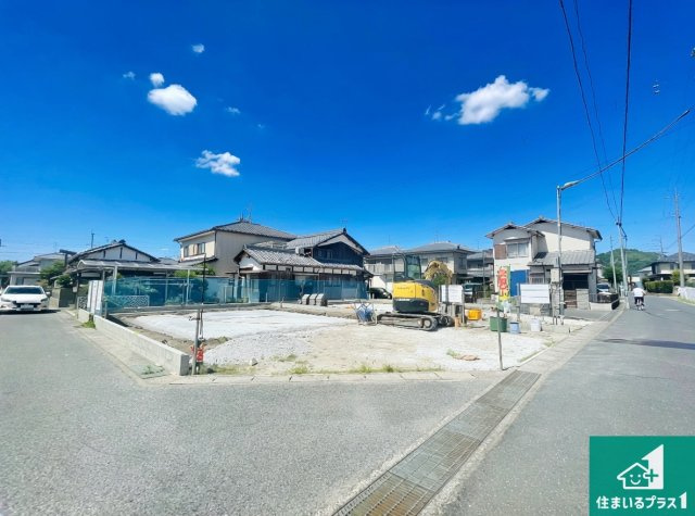 ★近江八幡市八幡町　新築一戸建ての外観|周辺は落ち着いた街並みの住宅地！子育てがしやすい住環境です！まだ未完成ですが、現地でしかわからない事もございます。是非一度ご覧ください。
