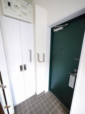 腰越10の玄関