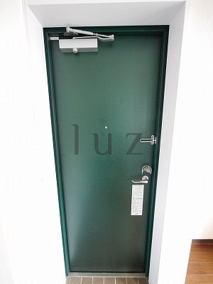 腰越10の玄関