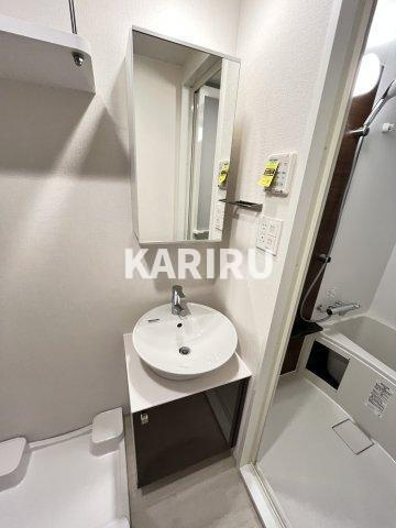 JMFレジデンス都島の洗面所|明るい洗面所です