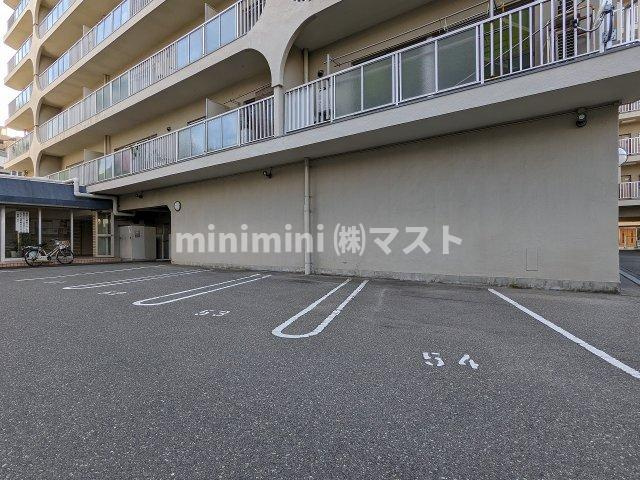 福島スカイハイツの駐車場