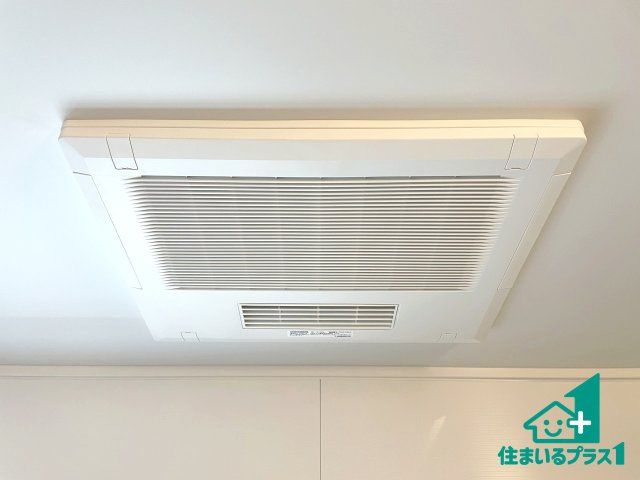 ★31(土)1(日)3(祝)現地見学可能！★近江八幡市八幡町　全2邸の冷暖房・空調設備|四季を通して快適なバスライフをお手伝いする浴室暖房乾燥機！浴室の乾燥・暖房・涼風・換気はもちろん、２４時間換気にも対応！
