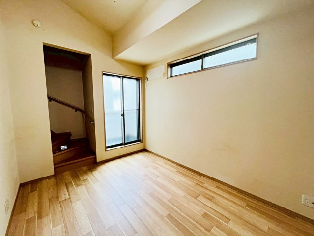 唐橋花園町の洋室