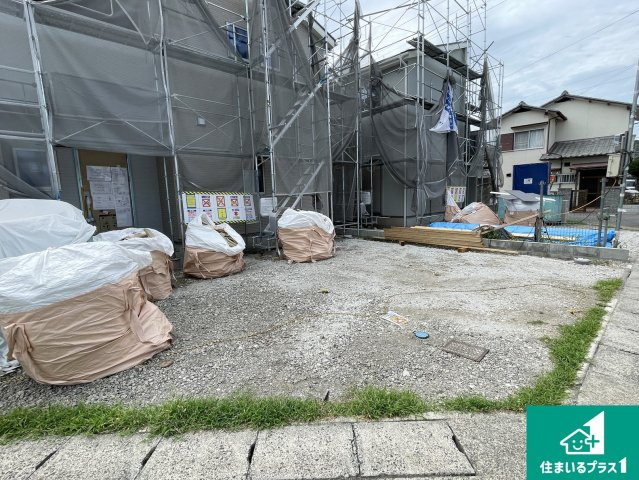 近江八幡市八幡町　新築一戸建ての外観|周辺は落ち着いた街並みの住宅地！子育てがしやすい住環境です！まだ未完成ですが、現地でしかわからない事もございます。是非一度ご覧ください。