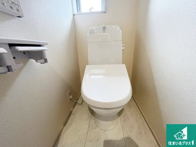 近江八幡市八幡町　新築一戸建ての外観|周辺は落ち着いた街並みの住宅地！子育てがしやすい住環境です！まだ未完成ですが、現地でしかわからない事もございます。是非一度ご覧ください。