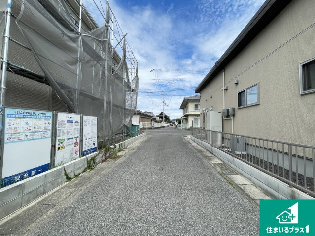 近江八幡市八幡町　新築一戸建ての前面道路含む現地写真|周辺は落ち着いた街並みの住宅地！子育てがしやすい住環境です！まだ未完成ですが、現地でしかわからない事もございます。是非一度ご覧ください。