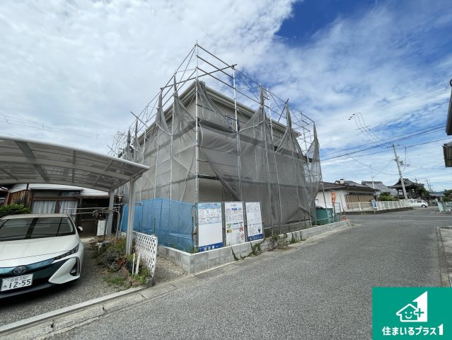 近江八幡市八幡町　新築一戸建ての外観|周辺は落ち着いた街並みの住宅地！子育てがしやすい住環境です！まだ未完成ですが、現地でしかわからない事もございます。是非一度ご覧ください。