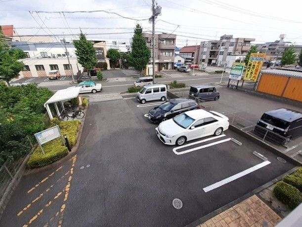 アユタシス南川の駐車場