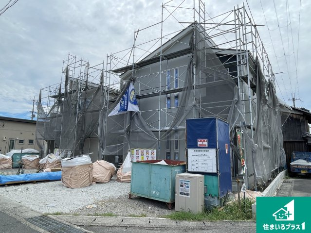 近江八幡市八幡町　新築一戸建ての外観|周辺は落ち着いた街並みの住宅地！子育てがしやすい住環境です！まだ未完成ですが、現地でしかわからない事もございます。是非一度ご覧ください。
