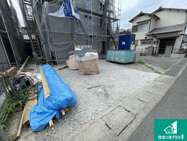 近江八幡市八幡町　新築一戸建ての外観|周辺は落ち着いた街並みの住宅地！子育てがしやすい住環境です！まだ未完成ですが、現地でしかわからない事もございます。是非一度ご覧ください。