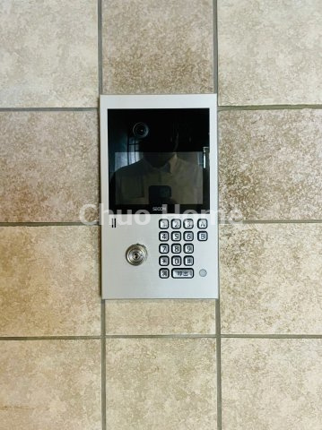 レックス北千住の防犯設備|【オートロック】オートロックシステムでセキュリティ充実。当たり前ですが、安全で安心して暮らすのって大事ですよね。お探しのご条件でオートロック付きの物件を探す方も多いですがやはりセキュリティは大事です。