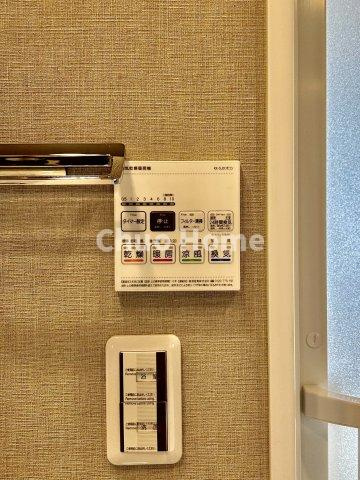 レックス北千住の冷暖房・空調設備|【浴室乾燥機】暖房・冷風・換気・乾燥が可能です。毎日を快適に過ごせるうれしい機能が揃っています。雨の日の洗濯物も安心です。