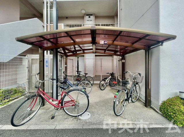 レックス北千住の駐輪場|【自転車置き場】最新の空き状況や費用などの詳細は担当スタッフまでお問い合わせください。