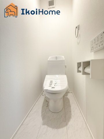 明石市西明石町2丁目　全2棟2号棟　新築戸建のトイレ|◆同社施工例◆1階・2階にウォシュレット、暖房便座、脱臭機能を標準装備のトイレを完備！