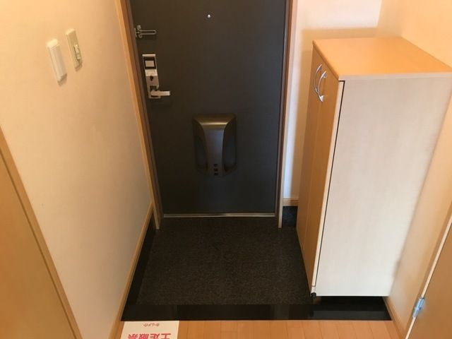 マサケンハイツの玄関