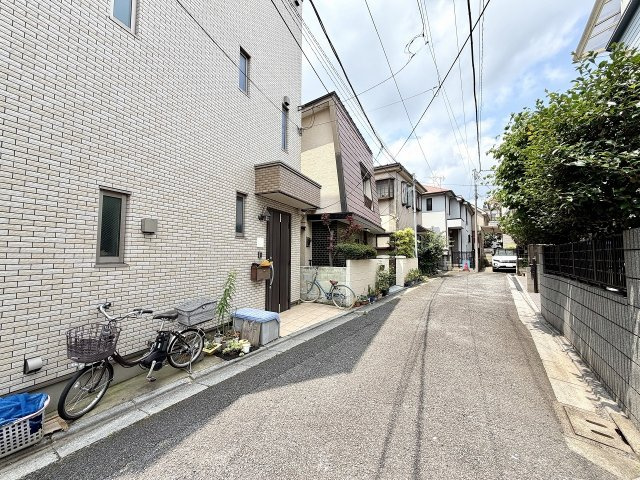 練馬区北町6丁目　駅徒歩7分の好立地　低層エリアの限定1区画の前面道路含む現地写真|2026年6月撮影