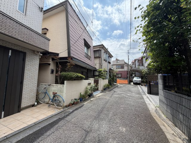 練馬区北町6丁目　駅徒歩7分の好立地　低層エリアの限定1区画の前面道路含む現地写真