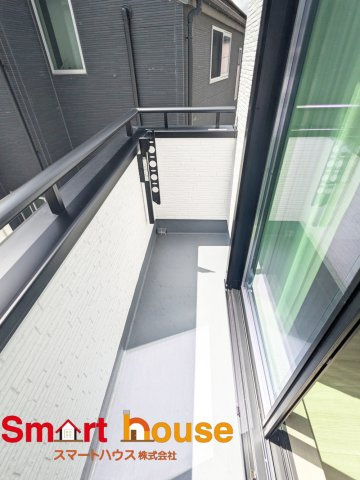 相模原市南区御園5丁目　新築全4棟のバルコニー|朝の澄んだ空気や清々しい風を五感で感じるバルコニー♪四季の移ろいを感じられる心地よい自然の空間です。