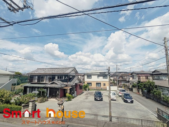 相模原市南区御園5丁目　新築全4棟の展望|開放的なバルコニーは見晴らしもよく、太陽の温かな温もりをめいっぱい受け止めてくれます。太陽の光と爽やかな風を受けたお洗濯物はあっという間に乾き、取りこむ時には太陽の匂いを感じられそうですね。