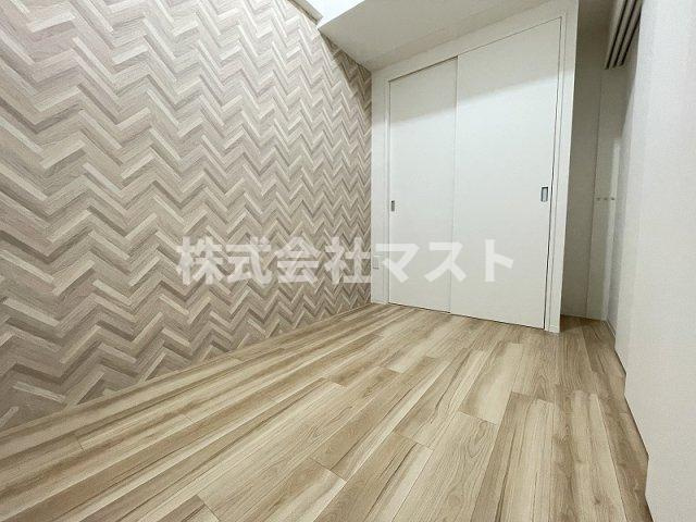 セレニテ本町リアンの洋室