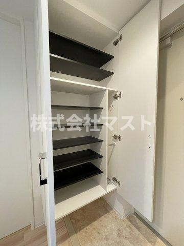 セレニテ本町リアンの玄関