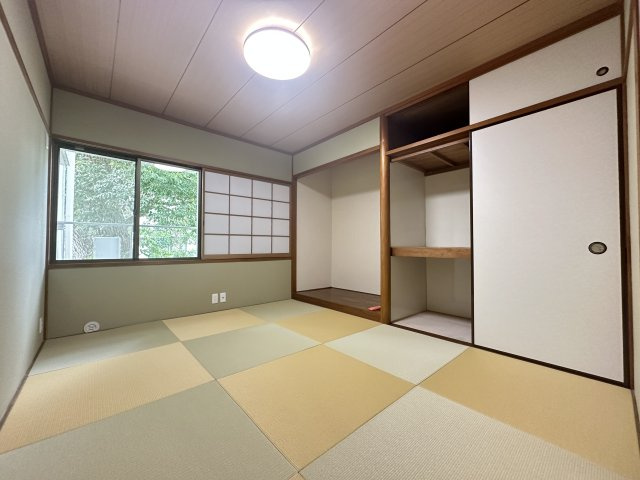 ガーデン南山手４号棟の和室|上質なナチュラルテイストの和畳。気品やきめ細やかなおもてなしを感じさせるお部屋となっております。