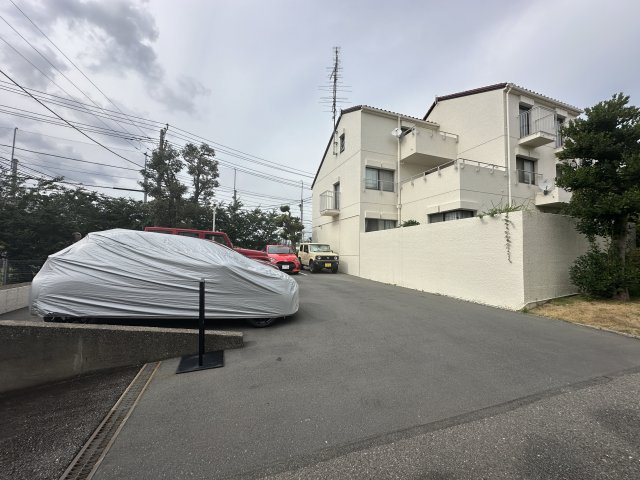 ガーデン南山手４号棟の駐車場|駐車場の空き状況については、その都度、確認いたしますのでお気軽にお聞きください。