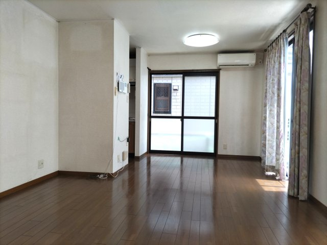 ６７１０５　瑞穂市祖父江中古戸建の居間・リビング