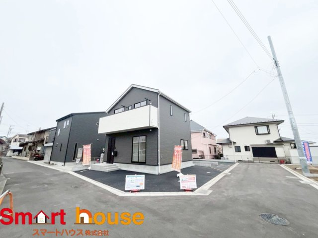 相模原市中央区田名第145　新築3棟！の前面道路含む現地写真|周囲の街並みと青空に生えるお洒落な仕上がり！周囲には高い建物のないエリア。青い空が大きく感じますね♪