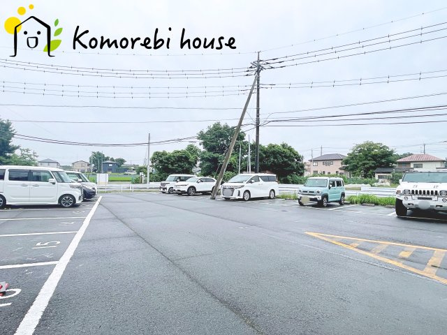 加茂川住宅壱号棟の駐車場|車をお持ちの方に嬉しい駐車場付きの物件です