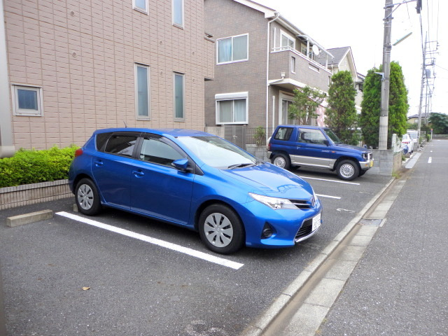 メゾンルミエールの駐車場|★敷地内駐車場有★