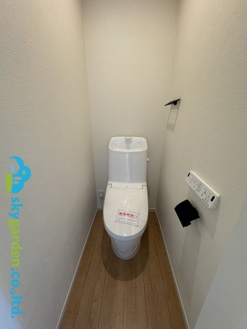 藤沢市鵠沼藤が谷４期　新築戸建　全１棟のトイレ|落ち着いた色調のトイレです