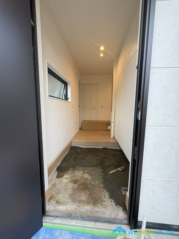 藤沢市鵠沼藤が谷４期　新築戸建　全１棟の玄関