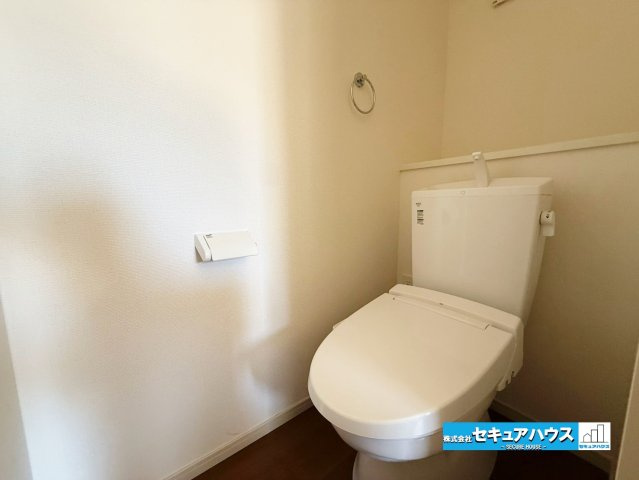 【今からご案内可能】知多市つつじが丘3丁目のトイレ|【高機能トイレ】
◆高機能トイレの多くは便器のフタの開閉が自動であり、使用後に手動で水を流す面倒もなく非常に便利です。スタイリッシュな見た目で、お掃除しやすく、節水効果が高いです。