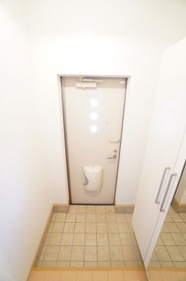 【玄関】 | アバンサールⅢ | ※同物件・同タイプの写真です。