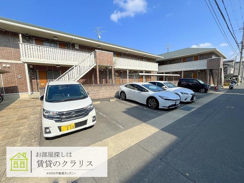シュペリールA棟の駐車場