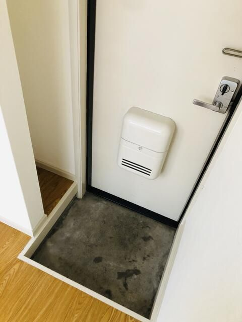 カナディアンハイツ新宿の玄関