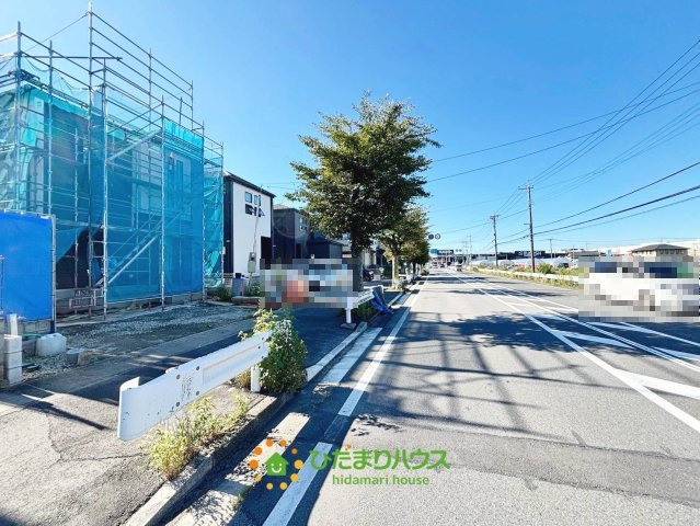 久喜市三箇５期　新築一戸建て　03　グラファーレの前面道路含む現地写真|2026/8/27　撮影