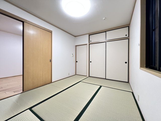 ラフィーネ南郊　Eの和室