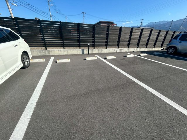 EARL´S　COURT下泉の駐車場