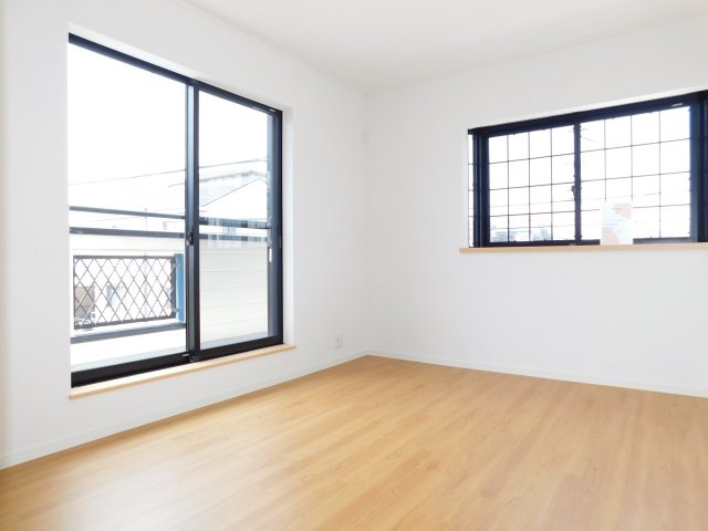 名古屋市港区東蟹田の中古一戸建の洋室|◇洋室◇　　南面で明るい洋室約６．０帖　全居室収納完備！　バルコニー付き♪　（２０２６年５月リフォーム済）