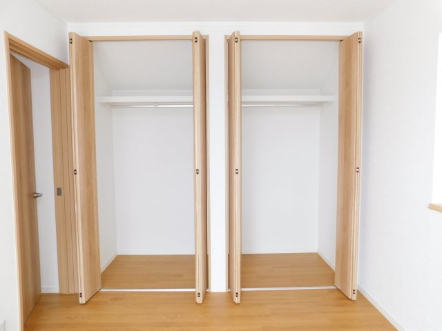 名古屋市港区東蟹田の中古一戸建の収納|◇クローゼット◇　　洋服や大きな荷物がスッキリと片付く大容量収納♪