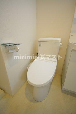 大阪市西区靱本町２丁目の賃貸マンションのトイレ