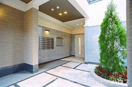 福岡市博多区吉塚４丁目の賃貸マンションのロビー|エントランス写真