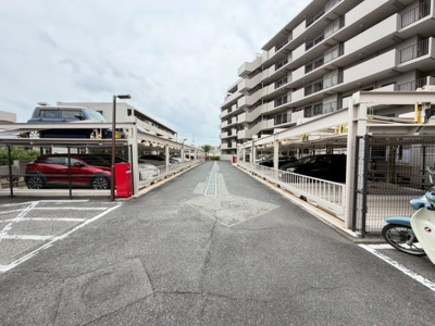 【駐車場】 | 東急ドエル・アルス泉北深井 | 徒歩１２分の水賀池公園は、新しい地域のコミュニティパークとして再開発を予定しています。大型商業施設を併設した公園の開発が進み、これからが楽しみなエリアです。